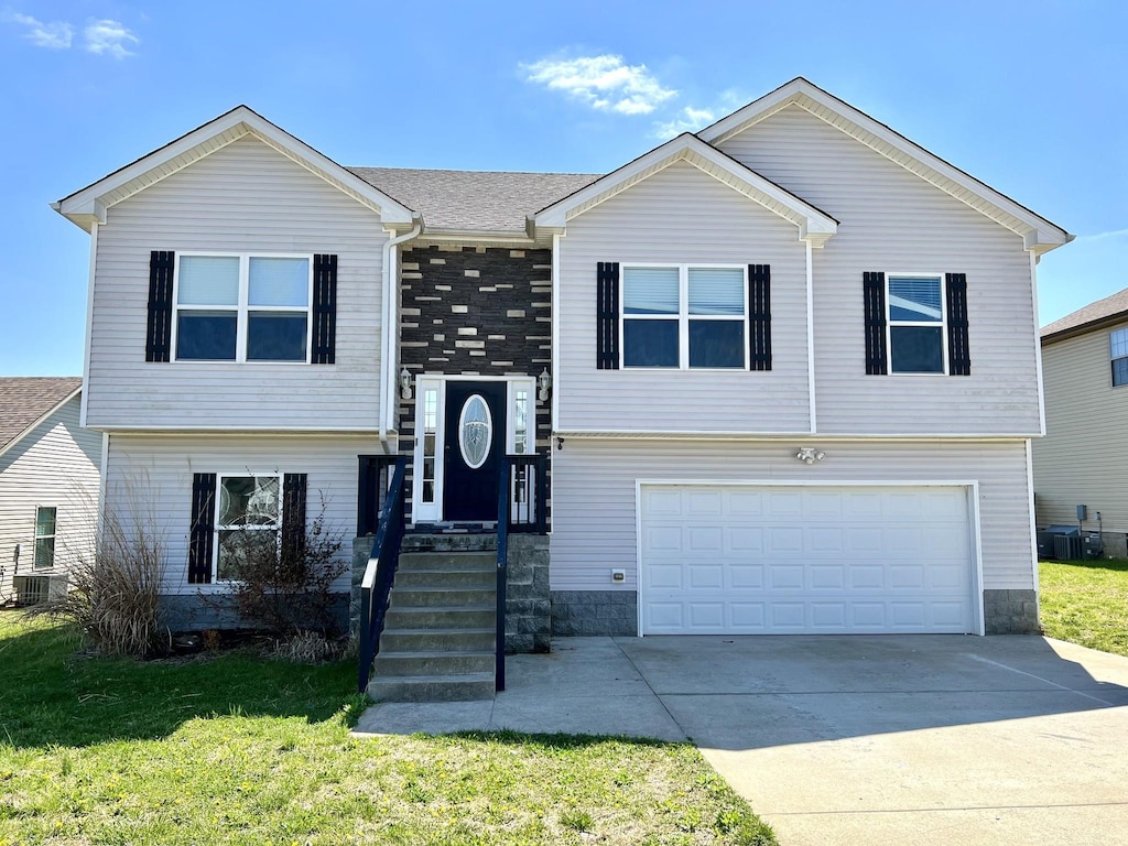 1284 Freedom Dr, Clarksville, TN 37042 - split foyer home featuring an attached garage, a front yard, driveway, and central AC