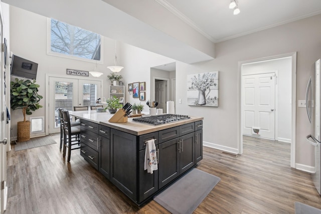803 Bradford Pl, Murfreesboro, TN 37130 - kitchen featuring appliances with stainless steel finishes, wood finished floors, baseboards, and crown molding