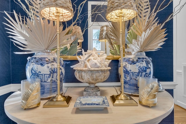 216 Chestnut Hill Dr, Nashville, TN 37215 - detailed view of a chandelier