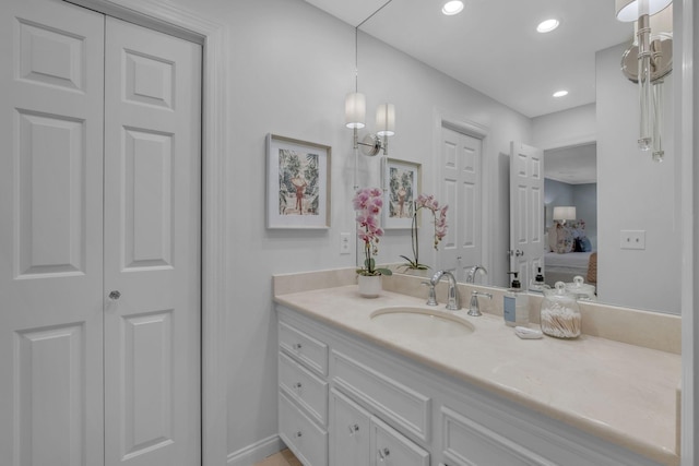 216 Chestnut Hill Dr, Nashville, TN 37215 - ensuite bathroom with vanity, a closet, and recessed lighting