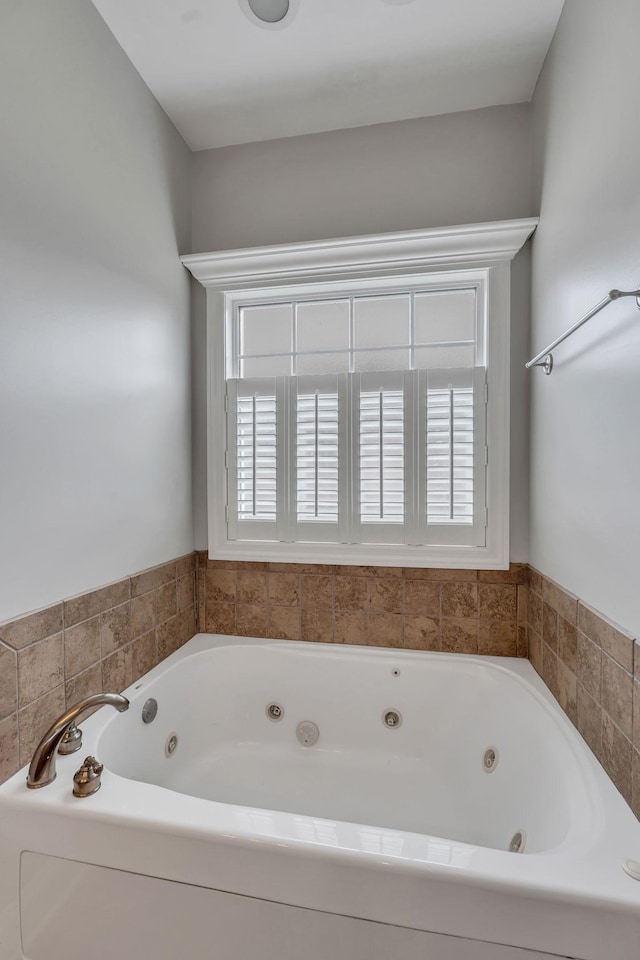201 Abbey Rd, Lebanon, TN 37090 - full bathroom with a jetted tub