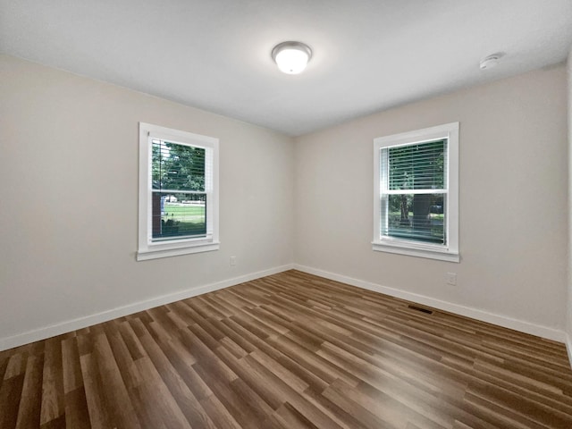 948 Oak St, Lewisburg, TN 37091 - empty room with wood finished floors, baseboards, and a smoke detector