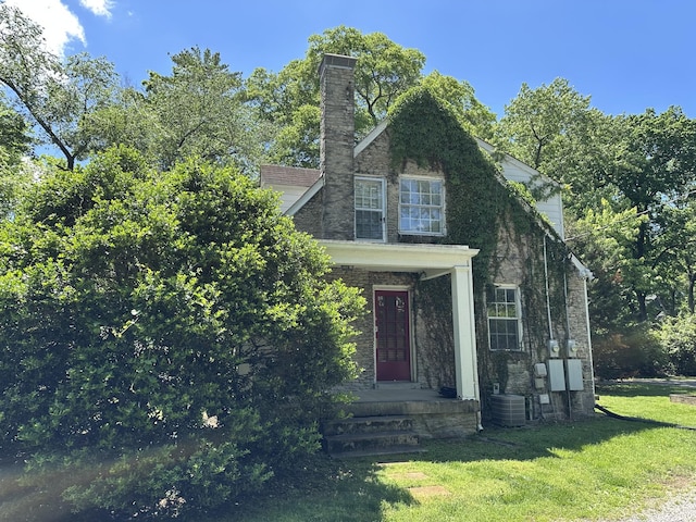 2910 Woodlawn Dr, Nashville, TN 37215 - view of front facade featuring a front lawn, cooling unit, and a chimney