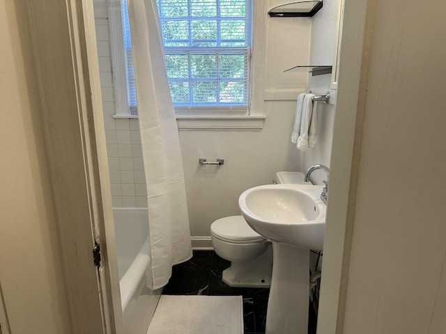 2910 Woodlawn Dr, Nashville, TN 37215 - full bath featuring toilet, marble look tiles, shower / bath combination with curtain, baseboards, and a sink