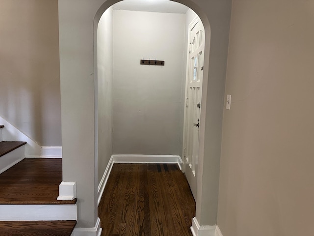 2910 Woodlawn Dr, Nashville, TN 37215 - detailed view of arched walkways, wood finished floors, and baseboards
