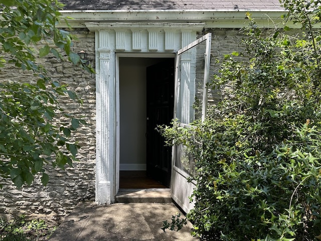 2910 Woodlawn Dr, Nashville, TN 37215 - doorway to property with roof with shingles and stone siding