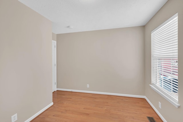 204 Nathan Dr, Goodlettsville, TN 37072 - unfurnished room featuring light wood-type flooring, baseboards, and a smoke detector