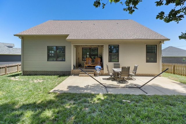 3021 Cambridge Ct, Lewisburg, TN 37091 - rear view of house with roof with shingles and a patio