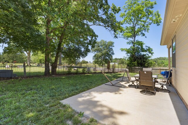 3021 Cambridge Ct, Lewisburg, TN 37091 - view of patio featuring outdoor dining space