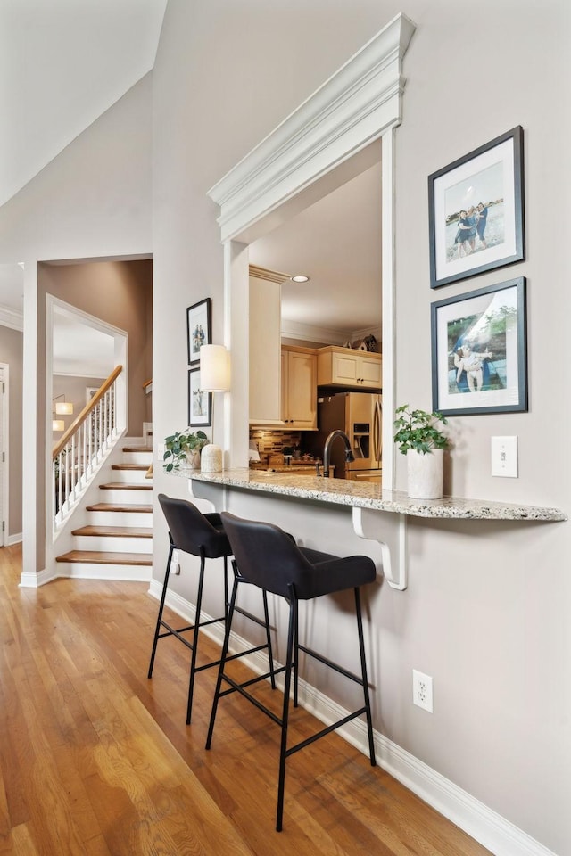 320 Julianna Cir, Franklin, TN 37064 - kitchen featuring stainless steel fridge with ice dispenser, light wood finished floors, baseboards, a breakfast bar area, and high vaulted ceiling