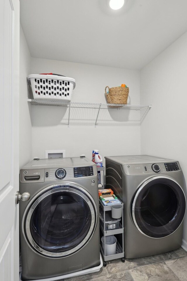 1507 Ashgrove Pl, Lebanon, TN 37087 - laundry area with washer and clothes dryer