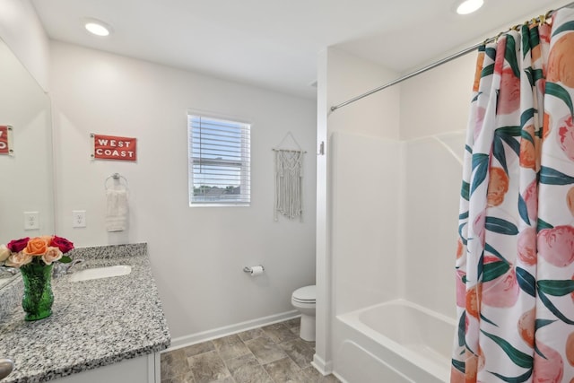 1507 Ashgrove Pl, Lebanon, TN 37087 - bathroom featuring baseboards, vanity, toilet, shower / bath combo with shower curtain, and recessed lighting