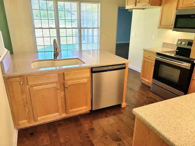305 Lenox Ct, Springfield, TN 37172 - kitchen featuring stainless steel appliances, dark wood finished floors, and light brown cabinets