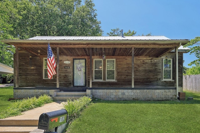 102 Nall Ave, Centerville, TN 37033 - view of front of house featuring a front yard, metal roof, and covered porch