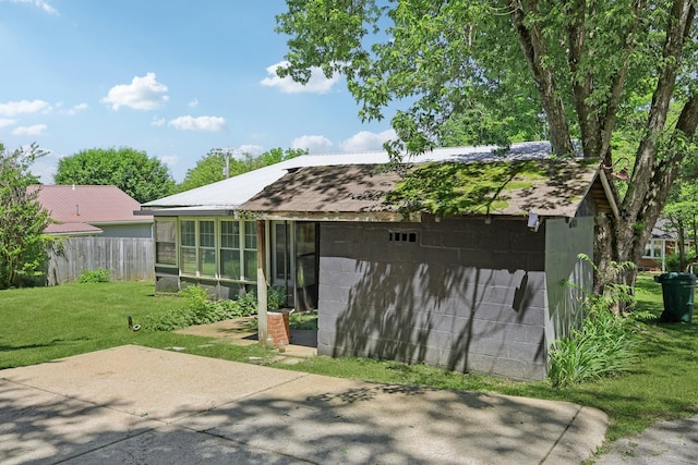 102 Nall Ave, Centerville, TN 37033 - view of outbuilding featuring a sunroom