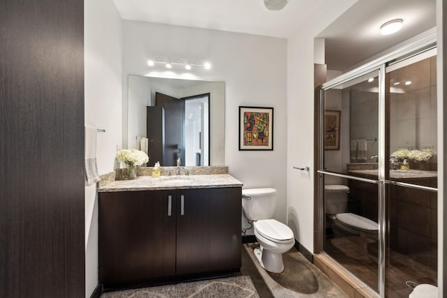 1510 Demonbreun St Unit 711, Nashville, TN 37203 - full bath featuring toilet, vanity, a stall shower, and baseboards