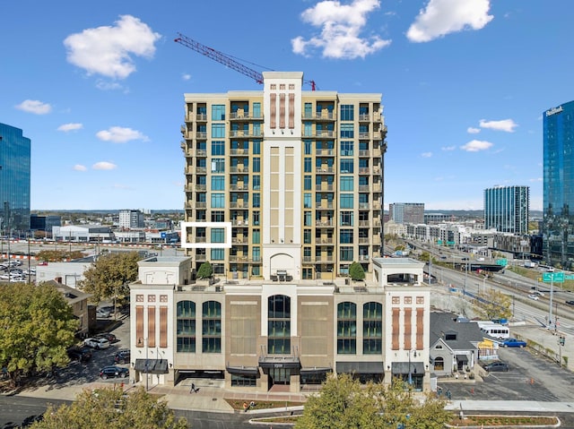 1510 Demonbreun St Unit 711, Nashville, TN 37203 - view of property featuring a city view