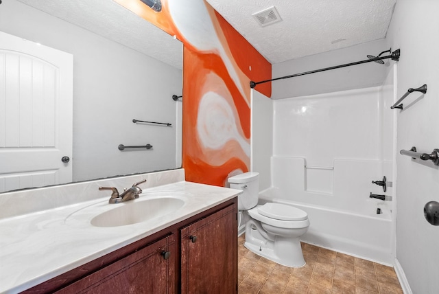 1382 Whitt Ln, Clarksville, TN 37042 - bathroom featuring vanity, toilet, shower / bath combination, a textured ceiling, and baseboards