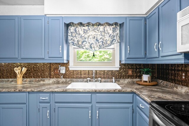 160 Terrapin Run Rd, Dover, TN 37058 - kitchen featuring blue cabinetry, a sink, backsplash, and white microwave
