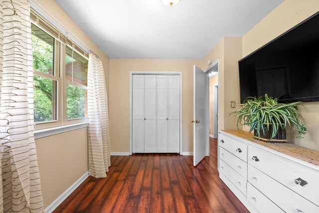 160 Terrapin Run Rd, Dover, TN 37058 - unfurnished bedroom featuring baseboards, dark wood-style floors, and a closet