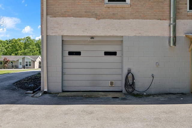 221 Cedar Creek Dr, Mount Juliet, TN 37122 - exterior view of brick siding