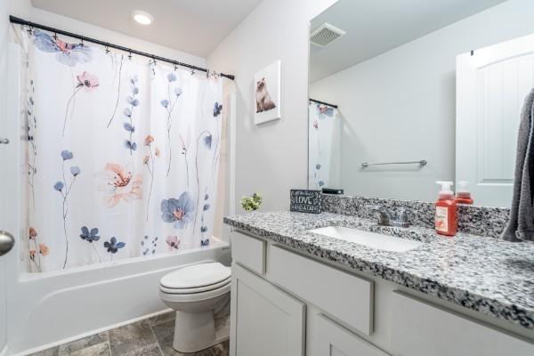 166 Grayson Cir, Chapel Hill, TN 37034 - full bath with vanity, toilet, and shower / tub combo with curtain