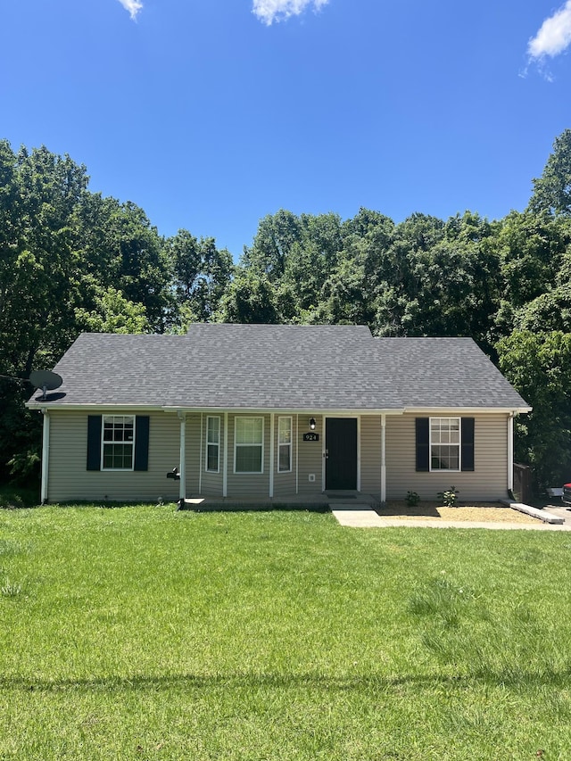 924 Granny White Rd, Clarksville, TN 37040 - ranch-style house featuring a front lawn and a shingled roof