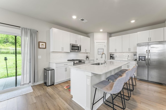 360 Gulfstream Dr, Gallatin, TN 37066 - kitchen with stainless steel appliances, a sink, a kitchen breakfast bar, light countertops, and recessed lighting