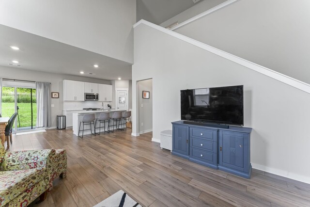 360 Gulfstream Dr, Gallatin, TN 37066 - living area with light wood-style flooring, baseboards, recessed lighting, and a high ceiling