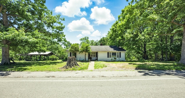 3148 Rawlings Rd, Woodlawn, TN 37191 - ranch-style home with a front lawn