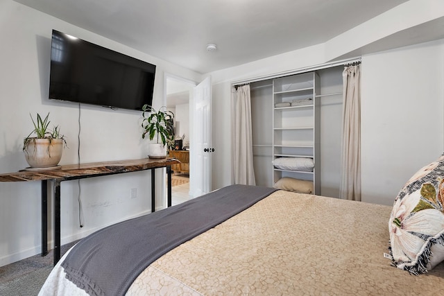1211 Stratford Ave, Nashville, TN 37216 - bedroom featuring a closet and baseboards