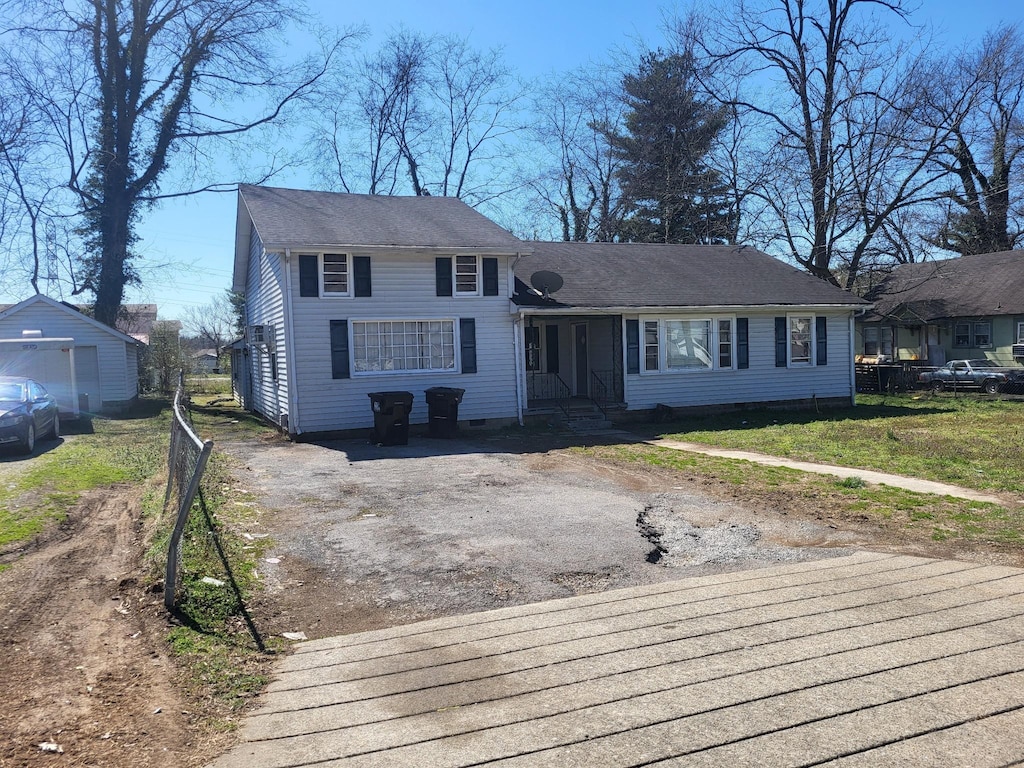 214 Rushwood Dr, Murfreesboro, TN 37130 - view of front of property with driveway