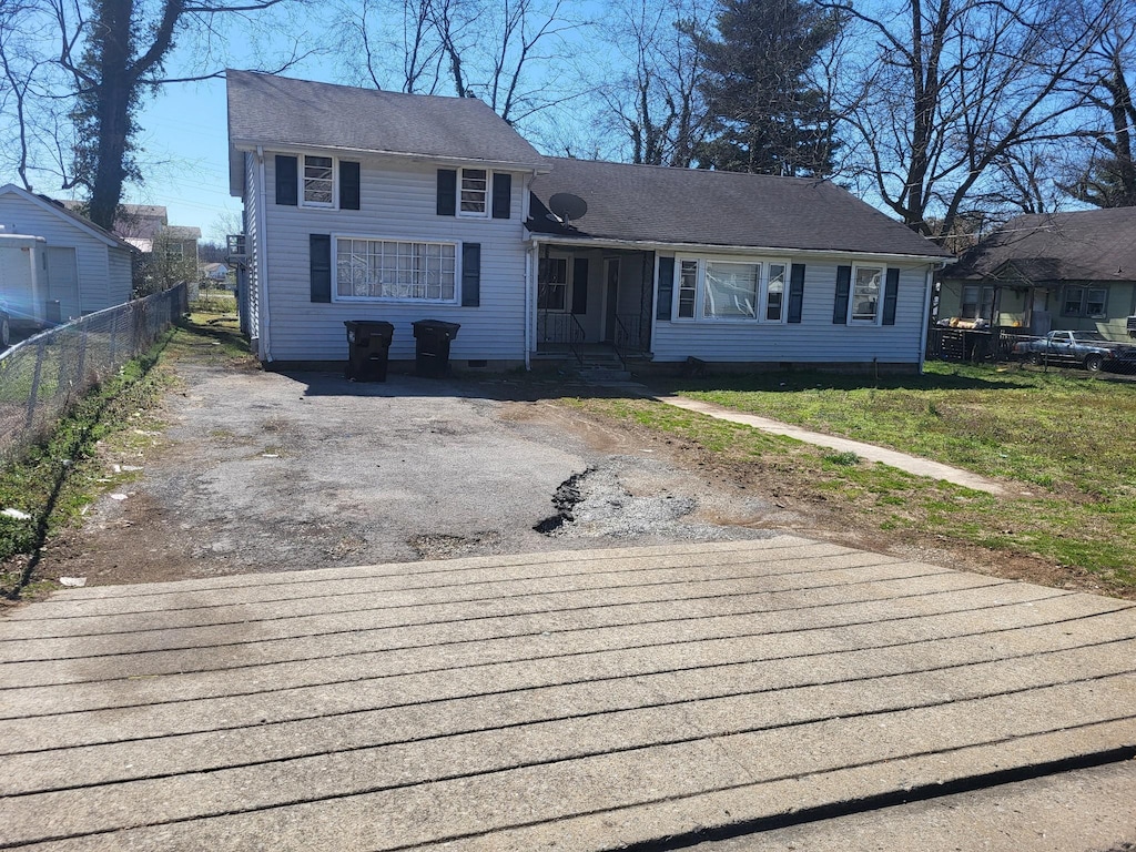 214 Rushwood Dr, Murfreesboro, TN 37130 - back of house with asphalt driveway
