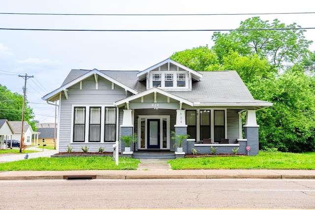 624 N Highland Ave, Jackson, TN 38301 - view of front facade featuring covered porch