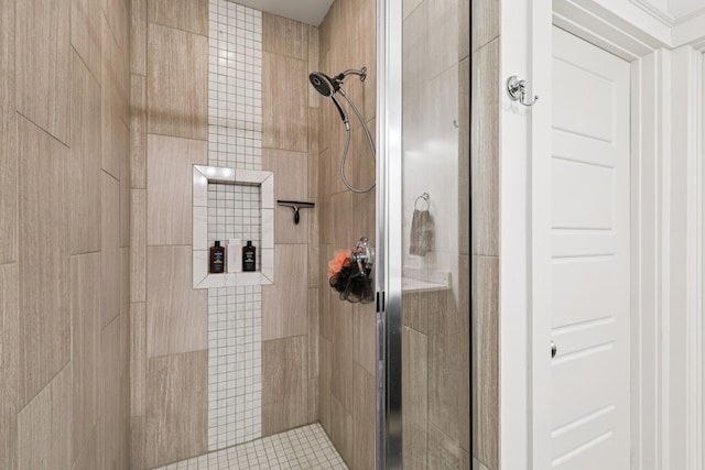 2809 Vaulx Ln, Nashville, TN 37204 - bathroom with a tile shower