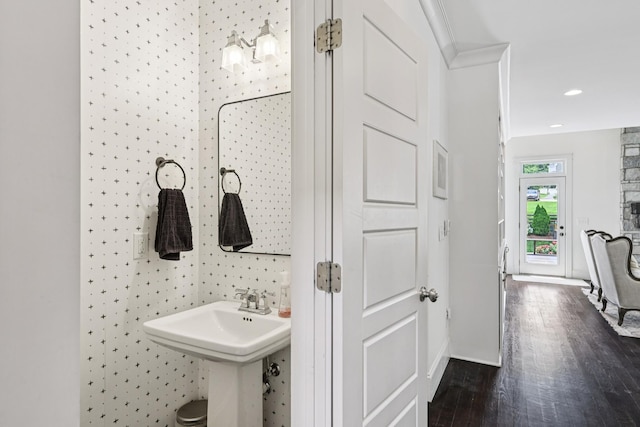 2809 Vaulx Ln, Nashville, TN 37204 - bathroom with wood finished floors and crown molding