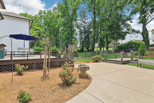 2809 Vaulx Ln, Nashville, TN 37204 - view of property's community with a wooden deck