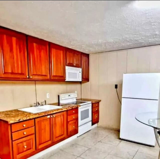 1611 Saltlick Pl, Murfreesboro, TN 37129 - kitchen featuring white appliances, a sink, light tile patterned floors, and light countertops