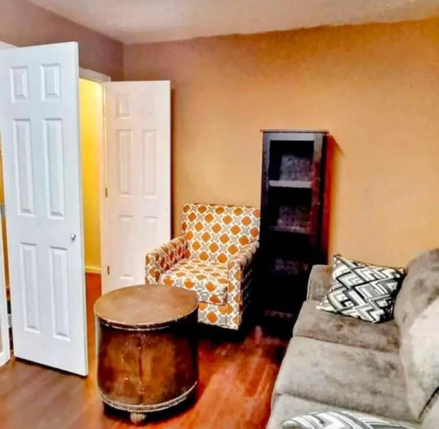 1611 Saltlick Pl, Murfreesboro, TN 37129 - sitting room featuring wood finished floors