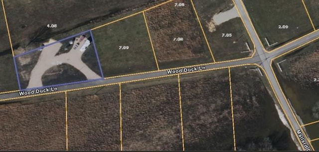 601 Riverfront Dr, Clifton, TN 38425