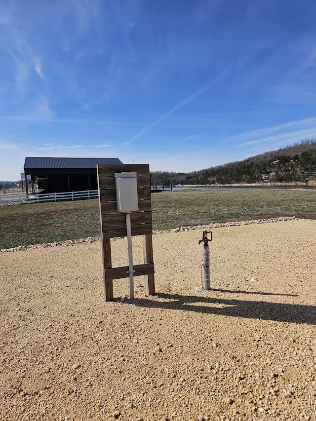 601 Riverfront Dr, Clifton, TN 38425