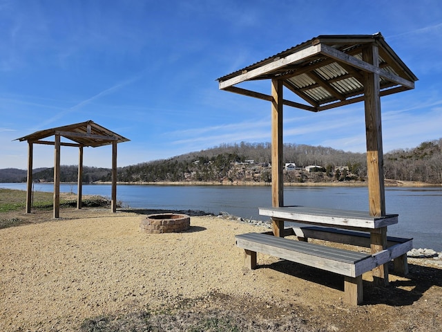 601 Riverfront Dr, Clifton, TN 38425