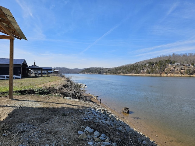 601 Riverfront Dr, Clifton, TN 38425