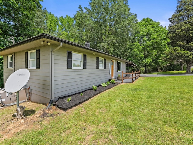5538 Lexie Beans Creek Rd, Belvidere, TN 37306 - view of side of property with a lawn