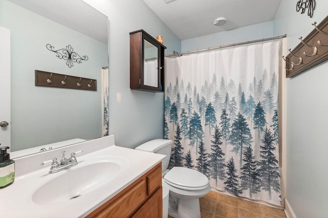 917 Lavergne Ln, La Vergne, TN 37086 - bathroom featuring toilet, vanity, and a shower with curtain