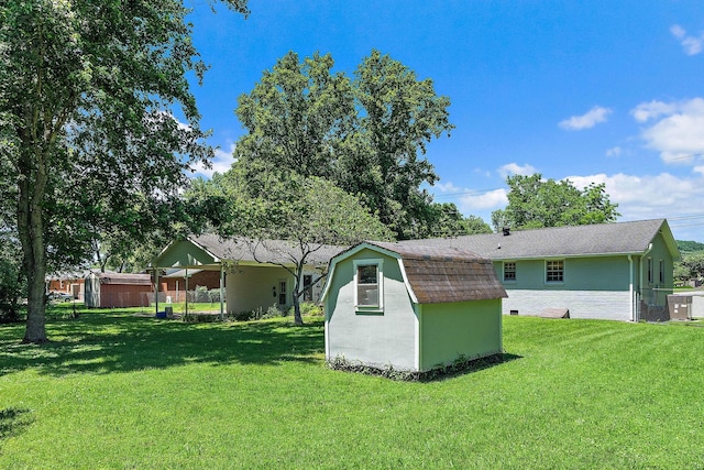 1899 Berrys Chapel Ct, Franklin, TN 37069 - back of property featuring a lawn, roof with shingles, and cooling unit