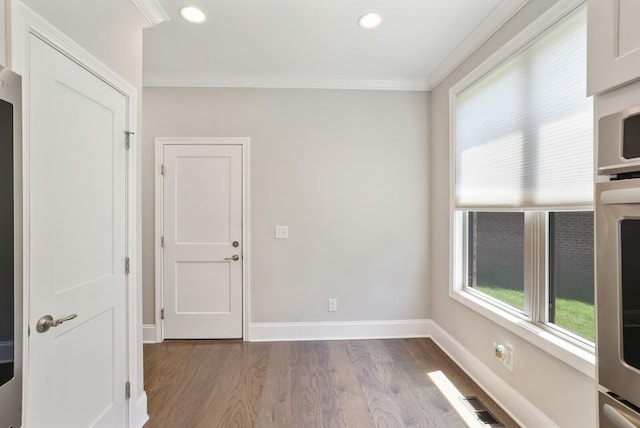 212 Lotus Ct, Hendersonville, TN 37075 - empty room with wood finished floors, crown molding, baseboards, and recessed lighting