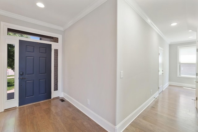 212 Lotus Ct, Hendersonville, TN 37075 - entrance foyer with wood finished floors, baseboards, crown molding, and recessed lighting