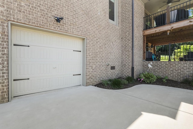 212 Lotus Ct, Hendersonville, TN 37075 - garage with concrete driveway