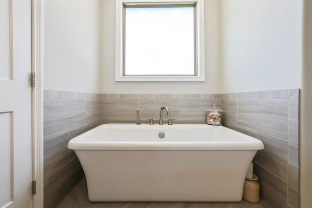 212 Lotus Ct, Hendersonville, TN 37075 - full bathroom featuring a soaking tub, tile walls, and a wainscoted wall